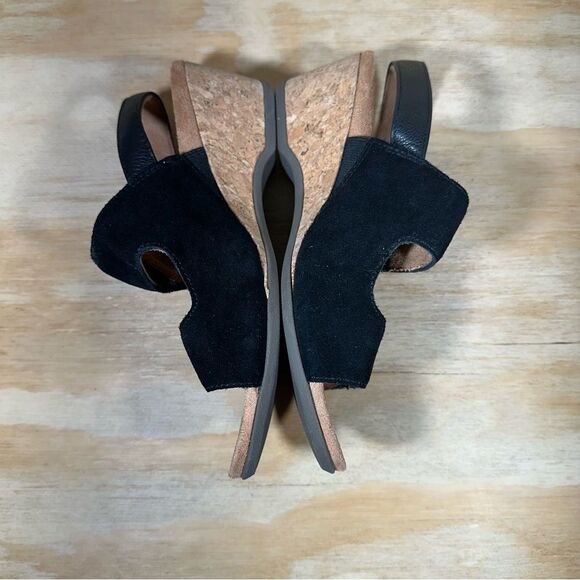 Vionic Marian Black Suede Wedge Sandals Women’s Size 6 - Picture 4 of 9